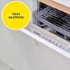 Zmywarka z otwartą szufladą na sztućce, z widocznym panelem sterowania z logo "Indesit" oraz różnymi ikonami programów. Na żółtym tle napis "TACKA NA SZTUĆCE".