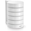 Biała, cylindryczna osłona stacji pogodowej z poziomymi żebrami, na której widnieje napis "Netatmo". Produkt ma nowoczesny design i jest wykonany z gładkiego materiału.