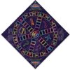 Plansza do gry "Trivial Pursuit Domówka Ultimate" z kolorowymi polami i symbolami, takimi jak widelec, but, samolot, nutka i znak zapytania. Widoczne napisy to m.in. "TRIVIAL PURSUIT" oraz "DOMÓWKA ULTIMATE".