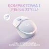 Na zdjęciu znajduje się biała mysz komputerowa z subtelnym podświetleniem, na której widnieje logo "G". W tle widoczny jest tekst: "Kompaktowa i pełna stylu" oraz "Lekka, wyprofilowana, dopasowana do małych dłoni", a obok znajduje się ikona dłoni z sercem