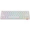 Biała klawiatura mechaniczna z podświetleniem RGB, posiadająca klawisze z oznaczeniami w języku angielskim, w tym "Esc", "Tab", "CapsLk", "Shift", "Ctrl", "Win", "Alt", "Fn", oraz logo smoka w prawym dolnym rogu. Klawisze numeryczne od 1 do 0 są oznaczone