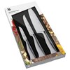 Pudełko zawiera zestaw trzech noży kuchennych z serii WMF Grand Gourmet, umieszczonych na czarnym tle. Na opakowaniu widnieje napis: "Grand Gourmet, 3-piece kitchen knife set" oraz logo WMF.
