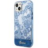 Etui na telefon w kolorze niebieskim z ozdobnym wzorem przypominającym porcelanę, pokrywającym całą powierzchnię. Na dole etui widnieje złoty napis "Guess".