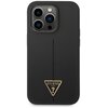 Czarne etui na telefon z wycięciem na aparat, ozdobione złotym trójkątnym logo z napisem "GUESS U.S.A" i znakiem zapytania. Etui ma gładką powierzchnię z pionowym, subtelnym wgłębieniem.