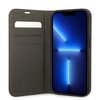 Etui w kolorze brązowym z otwartą klapką, wewnątrz której znajdują się dwie kieszonki na karty oraz wytłoczone logo "GUESS". Obok etui znajduje się telefon z wyświetlaczem pokazującym niebieski, abstrakcyjny wzór.