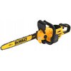 Żółto-czarna piła akumulatorowa z widocznym logo "DEWALT" na prowadnicy, oznaczeniem "54V" oraz długością "45 cm". Piła posiada ergonomiczny uchwyt i osłonę na rękę.