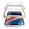 Przedstawione zdjęcie ukazuje szkło hartowane oraz ramkę montażową unoszące się nad ekranem smartfona. Produkt jest przeznaczony do ochrony ekranu iPhone 13/13 Pro/14, a jego powierzchnia jest antyrefleksyjna.