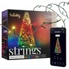 Pudełko z lampkami choinkowymi LED Twinkly, ozdobione zdjęciem kolorowo oświetlonej choinki, z widocznym napisem "strings" oraz informacjami "250 LED | 65 ft", "RGB + White LED Light String", "Indoor/Outdoor". Obok pudełka znajduje się smartfon z aplikacj