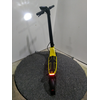 U Hulajnoga elektryczna RIDER RS Sport Czarno-żółty Wyposażenie Zasilacz