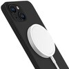Czarne etui na telefon z dwoma widocznymi obiektywami aparatu oraz lampą błyskową. Na etui przymocowana jest biała, okrągła ładowarka bezprzewodowa z kablem.