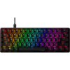 Czarna klawiatura mechaniczna z podświetleniem RGB, na której widoczne są klawisze z białymi oznaczeniami liter i symboli. Klawiatura jest podłączona kablem USB, a na spacji znajduje się logo "HYPERX".