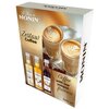 Opakowanie zestawu syropów do kawy MONIN Mini Set 3 x 50 ml przedstawia trzy butelki syropów oraz dwa szklane kubki z kawą ozdobioną wzorem z mleka. Na opakowaniu widnieją napisy: "Le Sirop de MONIN", "Zestaw Coffee", "coffee with our unique flavours", "3