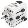 Biały adapter podróżny z kilkoma wtyczkami i przesuwanymi przełącznikami, z widocznymi oznaczeniami "SKROSS", "PRODUCED FOR hama", "UK CA" oraz symbolami certyfikacyjnymi. Na urządzeniu znajdują się także informacje techniczne, takie jak "Model: PRO", "Fu