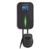 Czarna ładowarka do samochodu elektrycznego z wyświetlaczem pokazującym "EV Charger 0.0 kW", poziom naładowania "13.22%" oraz temperaturę "23.7°C". Na obudowie widoczny jest napis "EV CHARGING STATION" oraz zielone światło w kształcie pionowej linii.