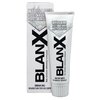 Na zdjęciu znajduje się tubka pasty do zębów oraz jej opakowanie. Na opakowaniu i tubce widnieje tekst: "BLANX Whitening 100% Natural Arctic Lichens", "Zdrowa Biel", "Nieabrazyjna pasta do zębów", "Healthy White Non Abrasive Toothpaste".