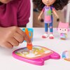 Lalka SPIN MASTER Koci domek Gabi Zestaw artystyczny 6064228 Załączone wyposażenie Lalka