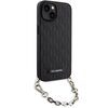 Czarne etui na telefon z łańcuszkiem, przeznaczone do modelu Apple iPhone 14, wykonane jest z materiału o fakturze przypominającej skórę saffiano. Na ekranie telefonu widoczny jest niebieski wzór z jasnymi liniami.