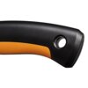 Czarna rękojeść z pomarańczowym elementem i otworem na końcu, wykonana z tworzywa sztucznego. Produkt ma ergonomiczny kształt i gładką powierzchnię.