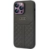 Czarne skórzane etui na telefon z widocznym logo Audi, składającym się z czterech połączonych pierścieni, umieszczonym centralnie. Dolna część etui ma wzór w formie pikowanej kratki.