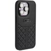 Czarne etui na telefon wykonane z prawdziwej skóry, z widocznym logo Audi w postaci czterech połączonych pierścieni. Dolna część etui ma wzór pikowanej kratki, a wokół otworu na aparat widoczna jest ramka.