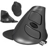 Na obrazie widoczna jest czarna, ergonomiczna mysz komputerowa o pionowej konstrukcji, z wyraźnymi poziomymi żłobieniami na powierzchni. Produkt ma nowoczesny design, a jego kształt sprzyja wygodnemu ułożeniu dłoni podczas użytkowania.
