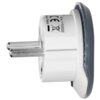 Biały adapter podróżny z dwoma metalowymi bolcami, posiada oznaczenia CE oraz symbol przekreślonego kosza, a także napis "B.no: 11/02/2022" i "Made in Poland". Adapter ma szarą obwódkę na jednym z końców.