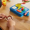 Ciastolina PLAY-DOH Starters Mały kucharz F69045L0 Zawartość zestawu Krajalnica