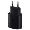 Czarna ładowarka sieciowa z dwoma metalowymi bolcami, na której widnieje symbol błyskawicy oraz napis "Super Fast Charging". Produkt ma gładką powierzchnię i kompaktowy kształt.
