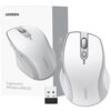 Na zdjęciu znajduje się biała mysz komputerowa z logo "UGREEN" oraz pudełko z napisem "Ergonomic Wireless MOUSE". Obok myszy widoczny jest mały odbiornik USB.