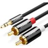Czarny kabel z trzema wtykami: jednym Jack 3.5 mm oraz dwoma RCA, z oznaczeniami kolorystycznymi czerwonym i białym. Na każdym wtyku widoczny jest napis "UGREEN".