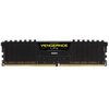 Czarny moduł pamięci RAM z widocznym napisem "VENGEANCE LPX" oraz "DDR4" na środku. Produkt ma złote styki na dolnej krawędzi.