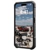 Czarne etui z włókna węglowego o strukturze plastra miodu, przeznaczone do iPhone 15 Pro, posiada wycięcie na aparat i przyciski boczne. Na dole widoczny jest napis: "PATENTS PENDING MADE IN CHINA".