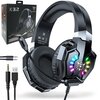 Czarne słuchawki nauszne z kolorowym podświetleniem na muszlach, z mikrofonem na elastycznym pałąku, obok opakowanie z napisem "ONIKUMA X32" oraz "PROFESSIONAL GAMING HEADSET". Widoczne są również kable z wtyczkami USB i audio.