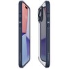 Przezroczyste etui z niebieską ramką, przeznaczone do telefonu Apple iPhone 15 Pro, ukazuje tylną część urządzenia z widocznym logo Apple. W górnej części etui znajdują się wycięcia na trzy obiektywy aparatu oraz lampę błyskową.