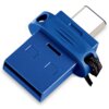 Na zdjęciu znajduje się niebieski pendrive z dwoma złączami: USB-C i USB 3.0, z czarnym sznurkiem przymocowanym do obudowy. Produkt ma gładką powierzchnię z delikatnymi żłobieniami na złączu USB-C.