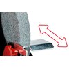 Zdjęcie przedstawia fragment szlifierki stołowej z widoczną tarczą szlifierską oraz przezroczystą osłoną ochronną zamocowaną na metalowym uchwycie. Na osłonie znajduje się czerwony element regulacyjny, a na metalowym uchwycie widoczne są śruby mocujące.