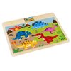 Na zdjęciu znajduje się układanka z 24 kolorowymi elementami przedstawiającymi różne dinozaury na tle krajobrazu z roślinami i górami. Puzzle są umieszczone na jasnej, prostokątnej podstawce.