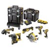 Zestaw elektronarzędzi DEWALT Combo DCK685P3T-QW składa się z kilku narzędzi, w tym wiertarki, piły tarczowej, szlifierki kątowej i innych, a także trzech akumulatorów, ładowarki i dwóch skrzyń transportowych. Na narzędziach i skrzyniach widoczne jest log