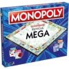 Pudełko gry planszowej "Monopoly Edycja Mega" z dużym logo "MONOPOLY" na czerwonym tle, planszą gry i napisami "EDYCJA MEGA" na środku. W dolnej części widoczne są elementy gry, takie jak karty i kostki, oraz informacje o wieku graczy "8+" i liczbie gracz