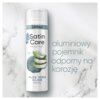 Na zdjęciu znajduje się biały pojemnik z napisem "Satin Care Sensitive Aloe Vera Glide Shave Gel 200ml" oraz ilustracją liści aloesu. Obok pojemnika widnieje tekst: "aluminiowy pojemnik odporny na korozję".