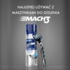 Puszka żelu do golenia z napisem "Gillette Series Shave Gel Revitalizing with Green Tea Sensitive" stoi obok maszynki do golenia na szarym tle. Nad produktami widnieje tekst: "Najlepiej używać z maszynkami do golenia Mach3".