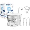 Na zdjęciu znajduje się irygator Waterpik WF-11 ION z widocznym zbiornikiem na wodę, pokrętłem regulacji oraz przyciskiem włączania, a także sześć wymiennych końcówek i kabel USB. W tle widoczne jest opakowanie z napisem "waterpik ION water flosser" oraz 
