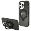 Czarne etui na telefon z brokatowym wykończeniem, wyposażone w okrągły uchwyt na palec, na którym widnieje napis "Guess". Etui jest przeznaczone do modelu Apple iPhone 15 Pro i posiada funkcję MagSafe.