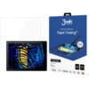 Opakowanie produktu "3mk Protection Paper Feeling" zawiera grafikę tabletu z rysikiem oraz tekst "premium protection Paper Feeling™ 2 pcs. included". Obok znajduje się tablet z kolorowym wzorem na ekranie oraz przezroczysta folia ochronna.