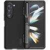 Czarne etui na telefon z widocznymi trzema obiektywami aparatu i teksturą na powierzchni, obok którego znajduje się rysik z napisem "DISCOVER INNOVATION". Na etui widoczne jest logo "NILLKIN".