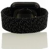 Czarny, pleciony pasek do zegarka z drobnymi, jasnymi akcentami, otacza kopertę zegarka. Produkt opisany jako "Pasek LUNA do Apple Watch 3/4/5/6/7/8/SE (38/40/41mm) Gwiezdna Czerń".