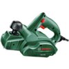 Zielony strug elektryczny z czarnym uchwytem i czerwonym przyciskiem, z widocznym logo "BOSCH" oraz oznaczeniem modelu "PHO 1500". Produkt ma ergonomiczny kształt i jest wyposażony w kabel zasilający.