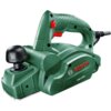 Na zdjęciu widoczny jest zielony strug elektryczny z czarnym uchwytem i czerwonymi elementami, z logo "BOSCH" oraz oznaczeniem "PHO 1500". Urządzenie ma ergonomiczny kształt i widoczny przewód zasilający.
