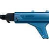 Na zdjęciu widoczny jest niebieski podajnik do wkrętarek z logo "BOSCH" oraz numerem modelu "GMA 55" i oznaczeniem "1 600 A02 5GD". Produkt ma czarną końcówkę i kilka otworów na obudowie.