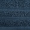 Granatowy ręcznik o teksturze z widocznymi poziomymi pasami i pętelkowym wzorem. Produkt ma wymiary 50 x 90 cm.